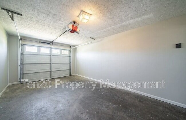 Building Photo - 3007 Longmont Ln