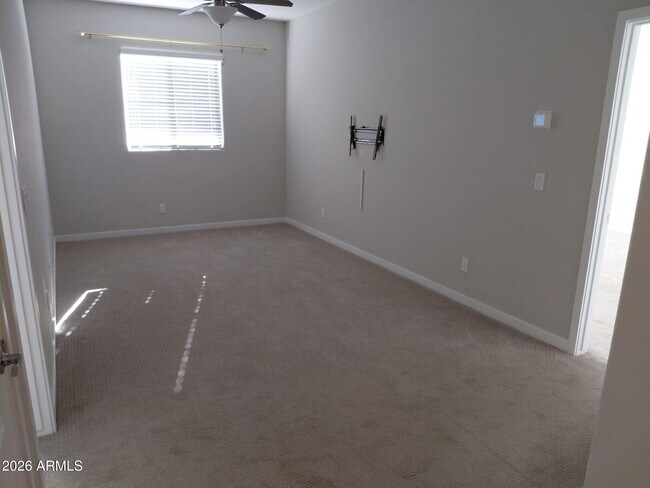 Building Photo - 715 N Sparrow Dr