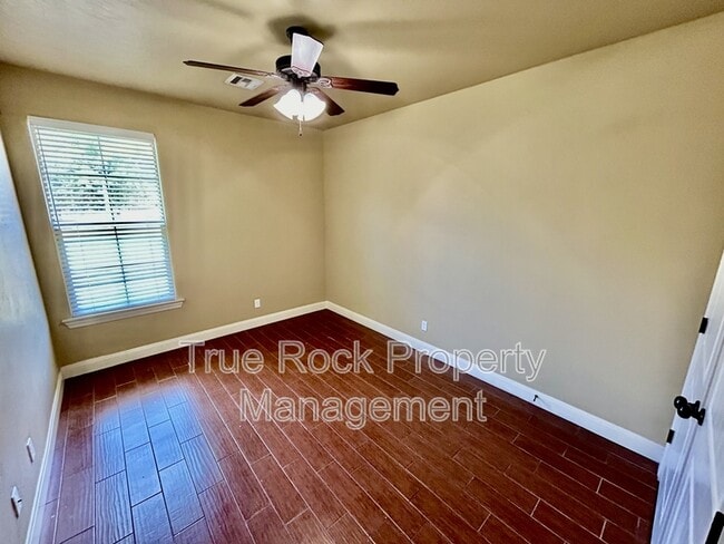 Building Photo - 1417 N Monte Vista St