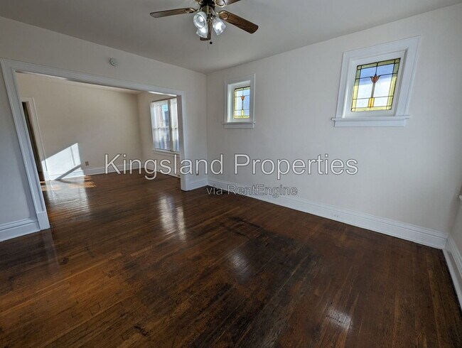 Building Photo - 4943 Lindenwood Ave