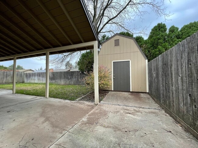 Building Photo - Spacious Citrus Heights Home with 3-Car Garage & Ample Storage