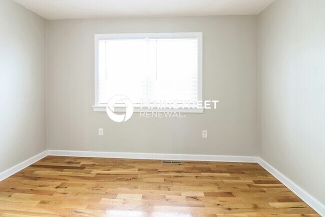 Building Photo - 3 Bedroom Pet-Friendly Home in Belton, MO with Main Street Renewal