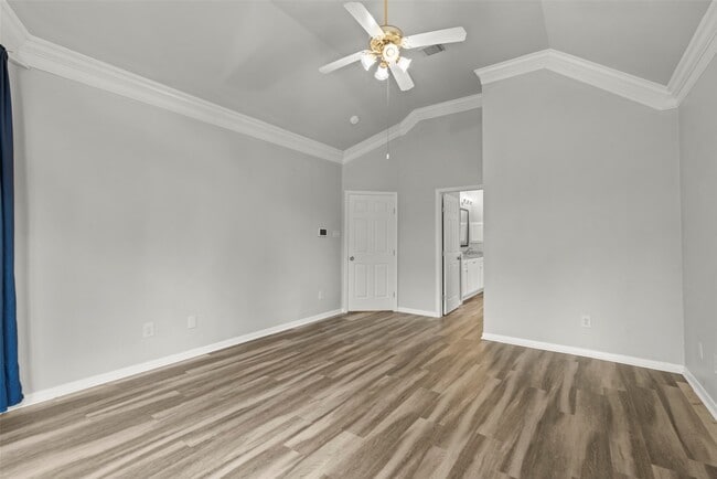 Building Photo - 14810 Cantwell Bend