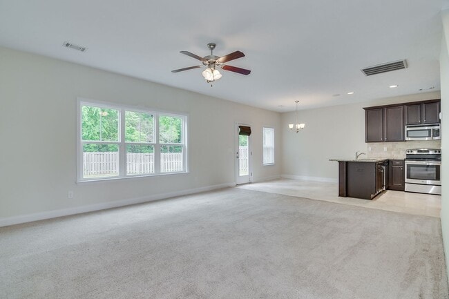 Building Photo - Canterbury Farms 3 Bed 2.5 Bath!