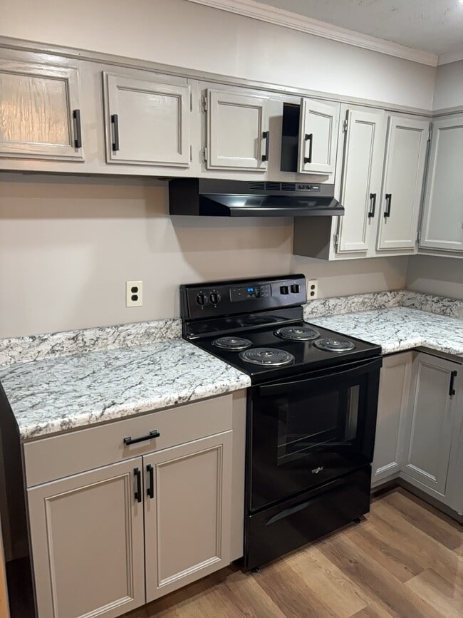 Building Photo - 1101 E 2nd St