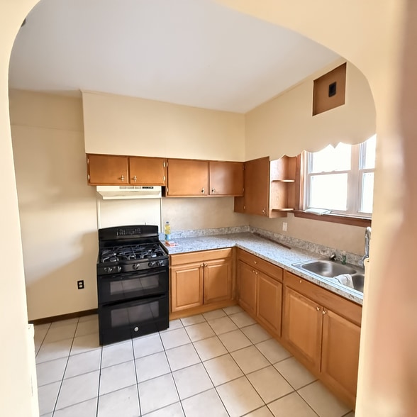 Building Photo - 713 S Front St