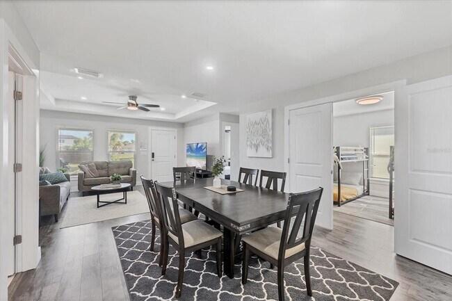 Building Photo - 12025 Saragossa Ln