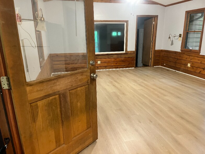 Building Photo - 2105 Bardowl Ln