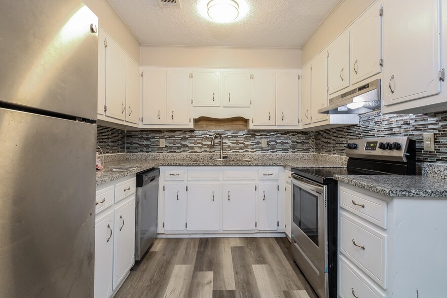 Building Photo - 3752 Fairington Dr