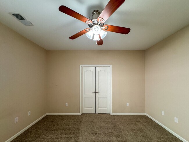 Building Photo - Charming 3 Bed 2 Bath Condo in Fayetteville