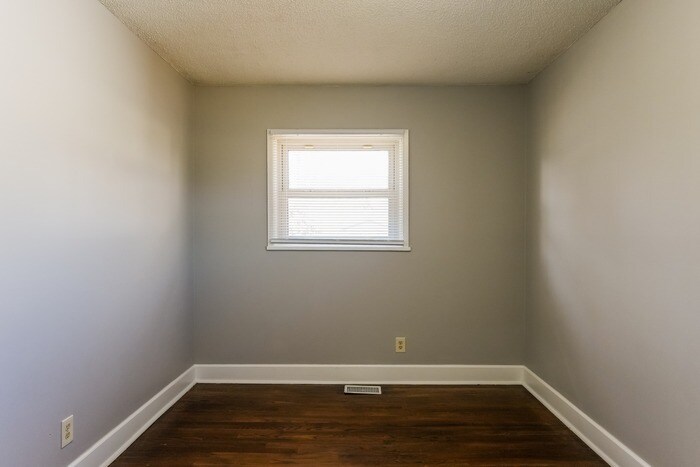 Building Photo - 913 N Arapaho St