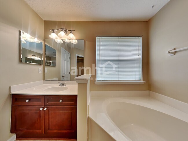 Building Photo - 13839 Victoria Lakes Dr