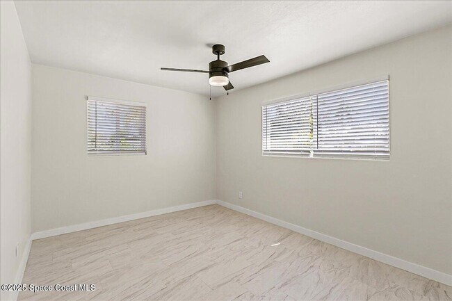 Building Photo - 1104 Azalea Ln