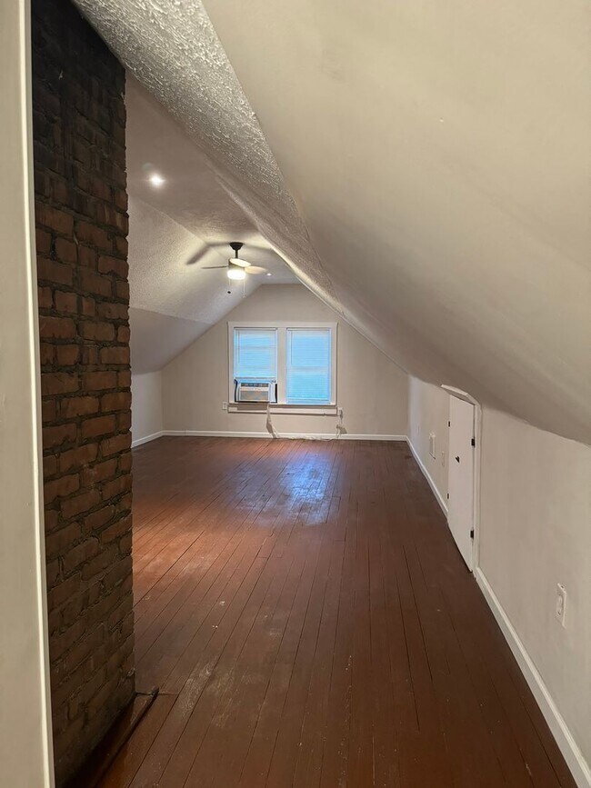 Building Photo - 2068 Waterbury Rd