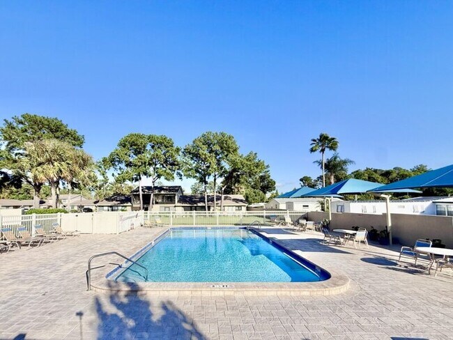 Building Photo - 2131 Ridge Rd S