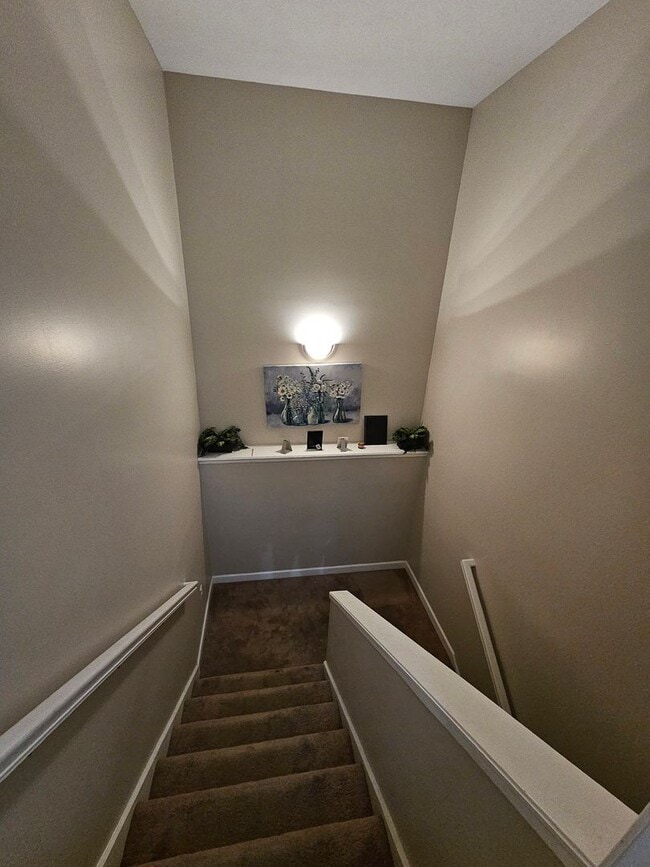 Building Photo - 4 Bedroom, 3 Bathroom home AVAILABLE 07/01...