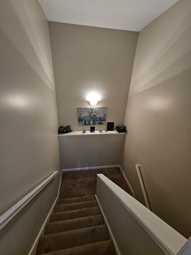 Building Photo - 4 Bedroom, 3 Bathroom home AVAILABLE 6/4/26