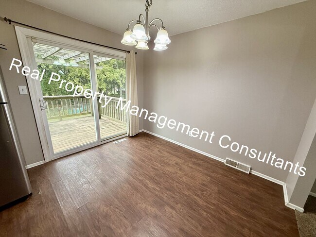 Building Photo - $600 Rent Credit on 3 Bedroom Split-Level ...