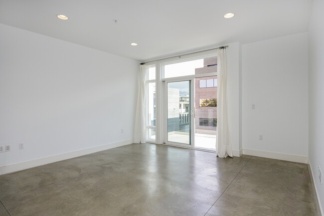 Building Photo - 119 S Los Robles Ave