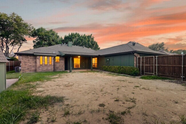 Building Photo - Renovated Home In the Coveted Allen ISD