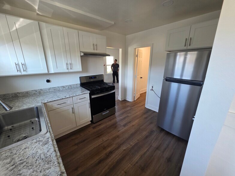 Building Photo - 1008 S Highland Ave