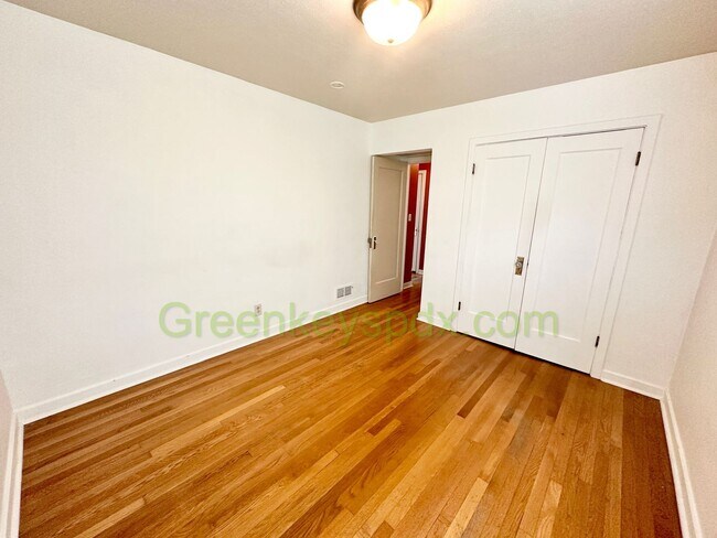 Building Photo - Gorgeous 2 Bedroom with finished basement,...