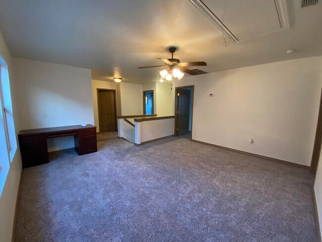 Building Photo - 9813 Sandhill Dr