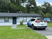 Building Photo - Desirable 3/1 Duplex