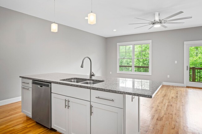Building Photo - Beautiful & Modern 3-Bedroom Townhome near...