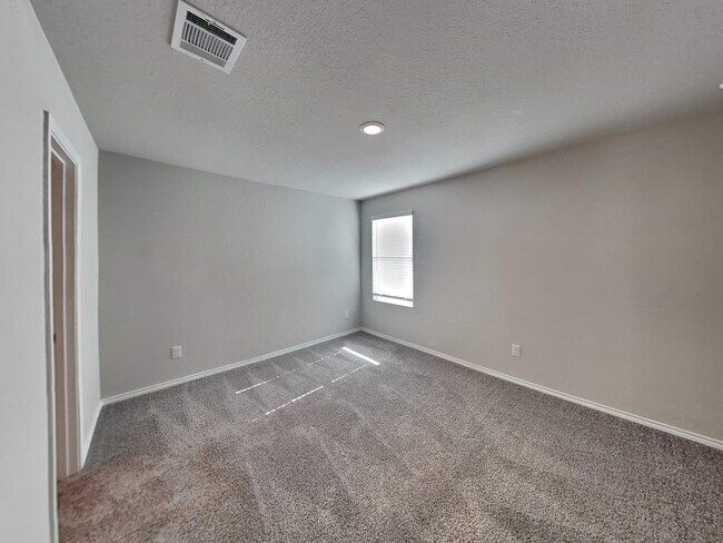 Building Photo - 144 Hollywood Dr