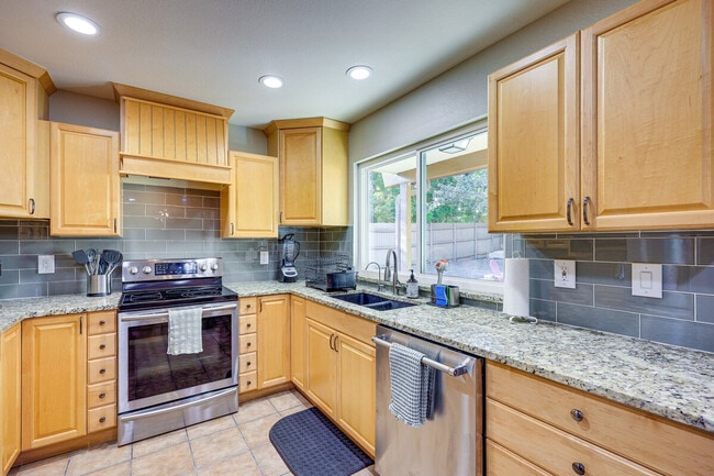 Building Photo - 8411 Brixton-SI ID1386179P