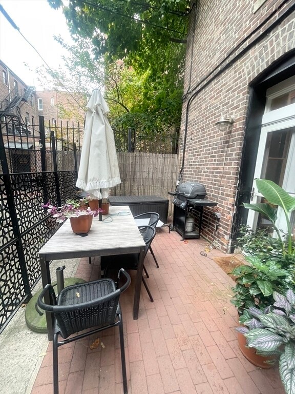 Building Photo - 76 W Cedar St