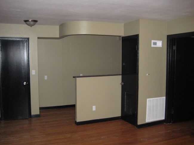 Building Photo - Charming 1-Bedroom Apartment at Jamieson Apartments – Updated & Cozy Living in St. Francis Neighb...