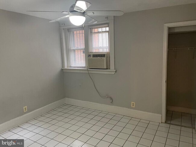 Building Photo - 1820 Swann St NW