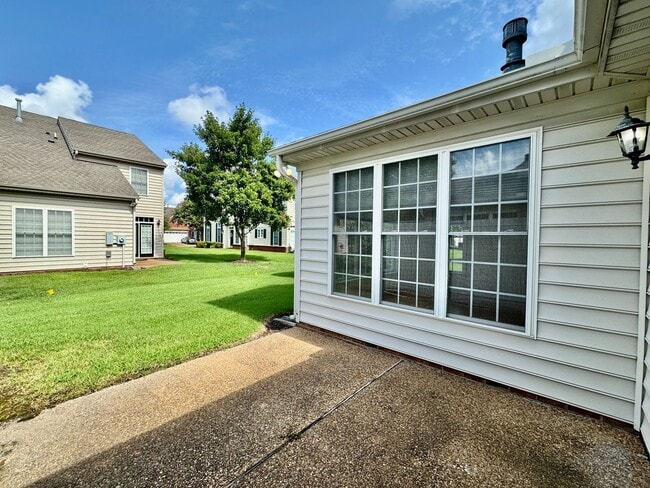 Building Photo - 3-Bedoom 1-Story Condo In Eagle Pointe! St...