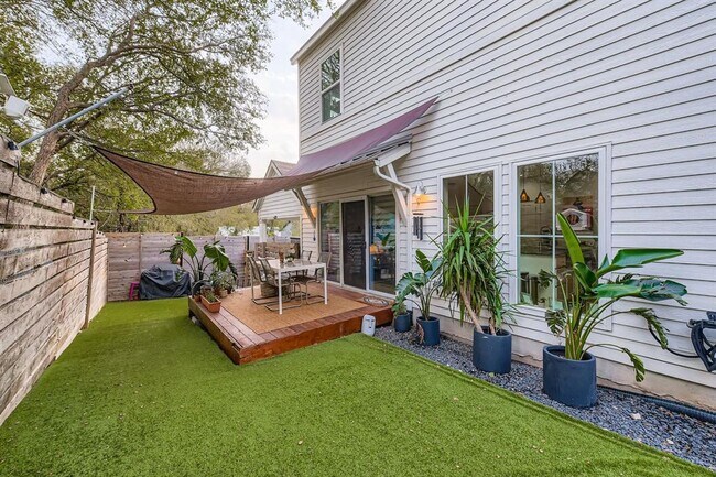 Building Photo - 1213 Eleanor St