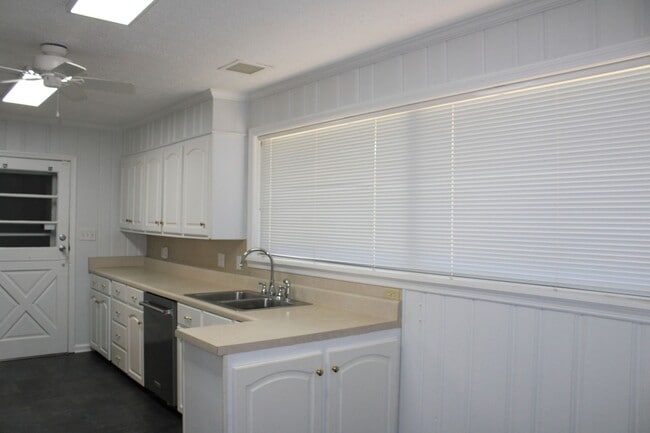 Building Photo - 3 Bedroom 2 bath W/ Bonus In Hammond Hills