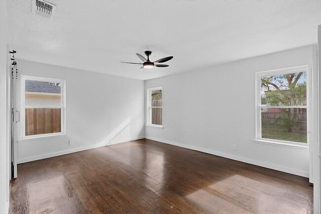 Building Photo - 2812 San Medina Ave