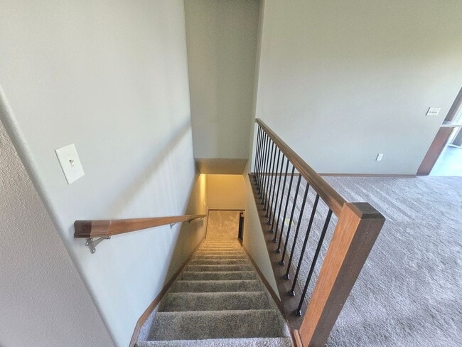 Building Photo - East Sioux Falls 4 Bed, 3 Bath Walkout Twi...