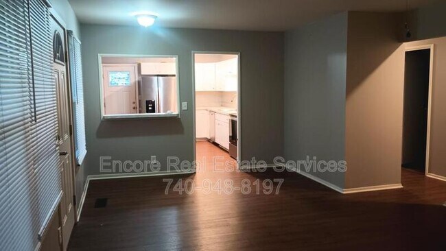 Building Photo - 575 Seneca Dr