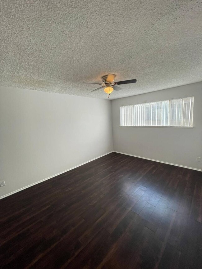 Building Photo - 1.0 bedroom in Canoga Park California 91304