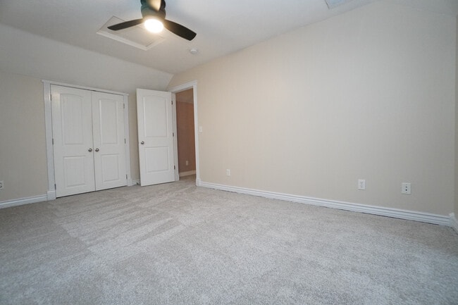 Building Photo - 11565 W Zachery Ave