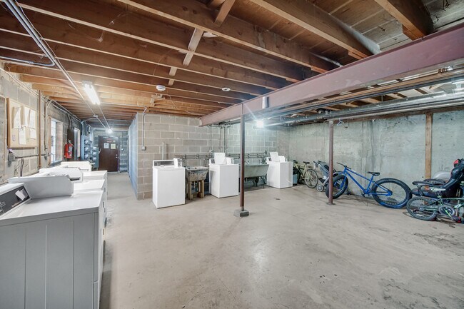 Building Photo - 7019 N Ridge Blvd