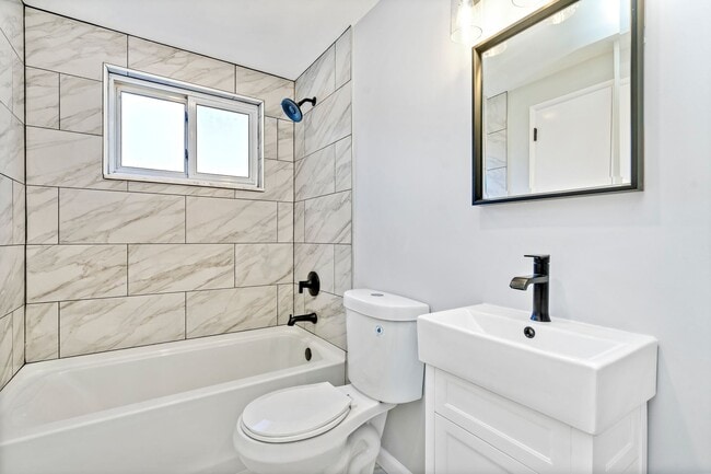 Building Photo - Updated 3 Bed 2 Bath in Penn Hills! Available MAY