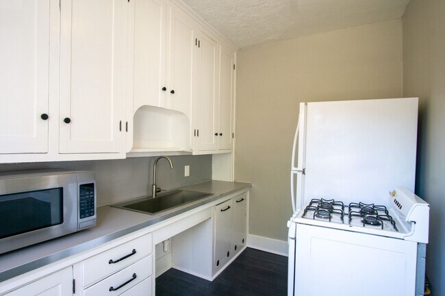 Building Photo - 7437 N Saint Louis Ave