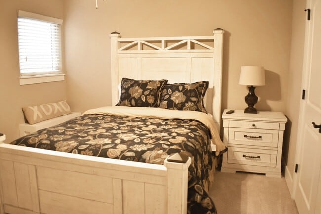 Building Photo - Luxurious  4 Bedroom, 3.5 Bathroom Home In Fayetteville!!  Minutes from the U of A!!