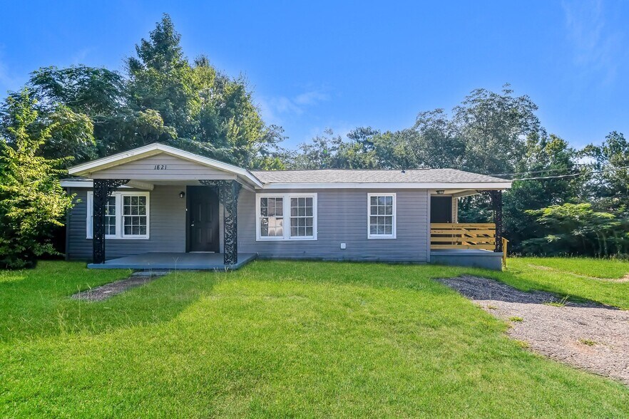 Building Photo - 1821 17th Ave E