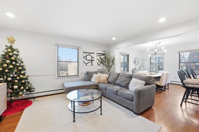 Building Photo - 635 Madison St