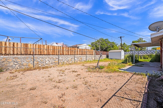Building Photo - 9532 Waverly Dr
