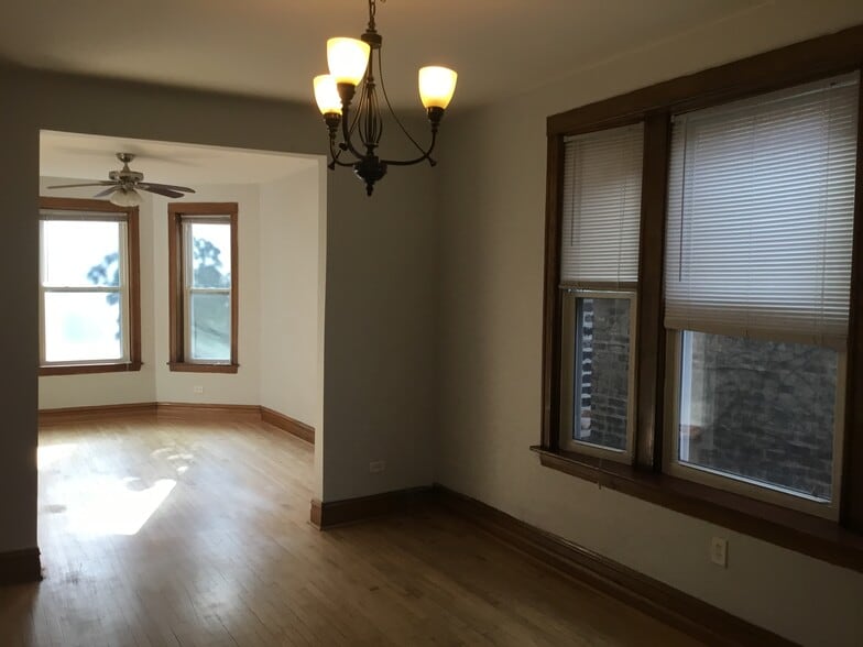 Building Photo - 1042 N Oakley Blvd